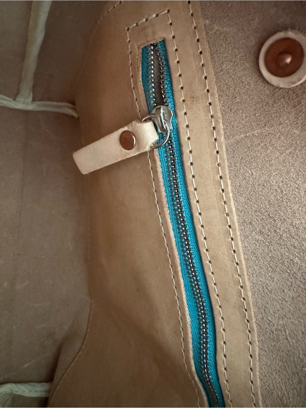 Meanwhile Back On The Farm Virginia Leather Small Tote - Picture 12 of 12